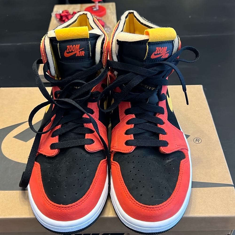 Jordan 1  Zoom Air CMFT Men’s 9
Black/Chilie/Red/White.  MINT